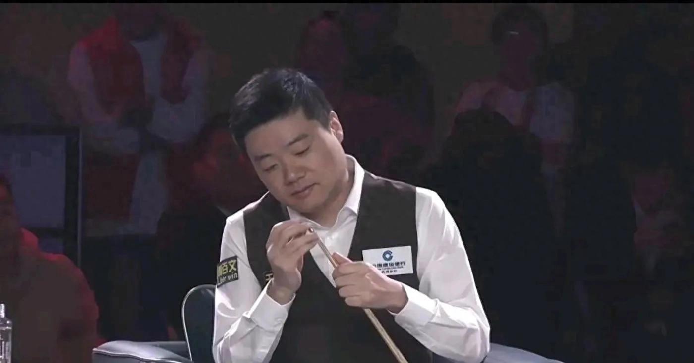 Ding Junhui lost 2-6 to Williams and was eliminated in the first round of tours tonight (3.18) Si Jiahui played Huya live broadcast
