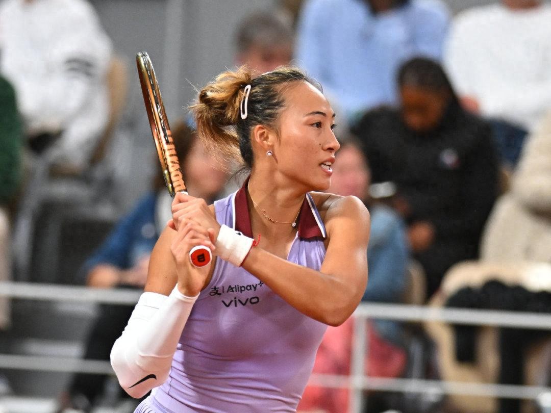 The U.S. Legion rout set three firsts in the first round of the French Open, and Zheng Qinwen became the only hope for the whole village again