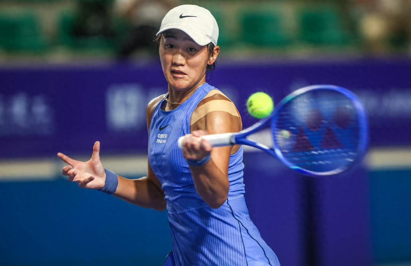 In a stunning upset, Wang Xiyu swept past the 7th seed in straight sets to reach the round of 16 at the Guangzhou Open, marking a strong start for the Chinese star!