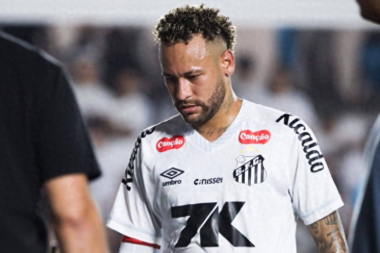 Both Messi and Ronaldo can play in the World Cup, but Neymar cannot. Spanish media say Neymar is trying hard, but the chances are slim.