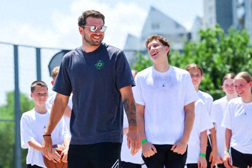 In his latest interview, Doncic said that one-on-one matches with Irving are the most enjoyable, and he supports Brazil and Spain in the World Cup.