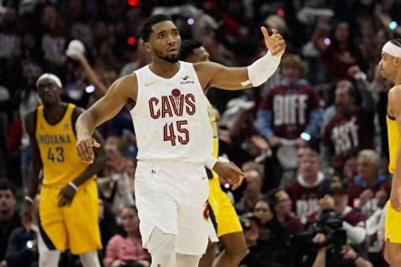Mitchell, the NBA Cavaliers ace who surpassed Jordan, set a super-crazy record, but he couldn't shoot a three-pointer on record night