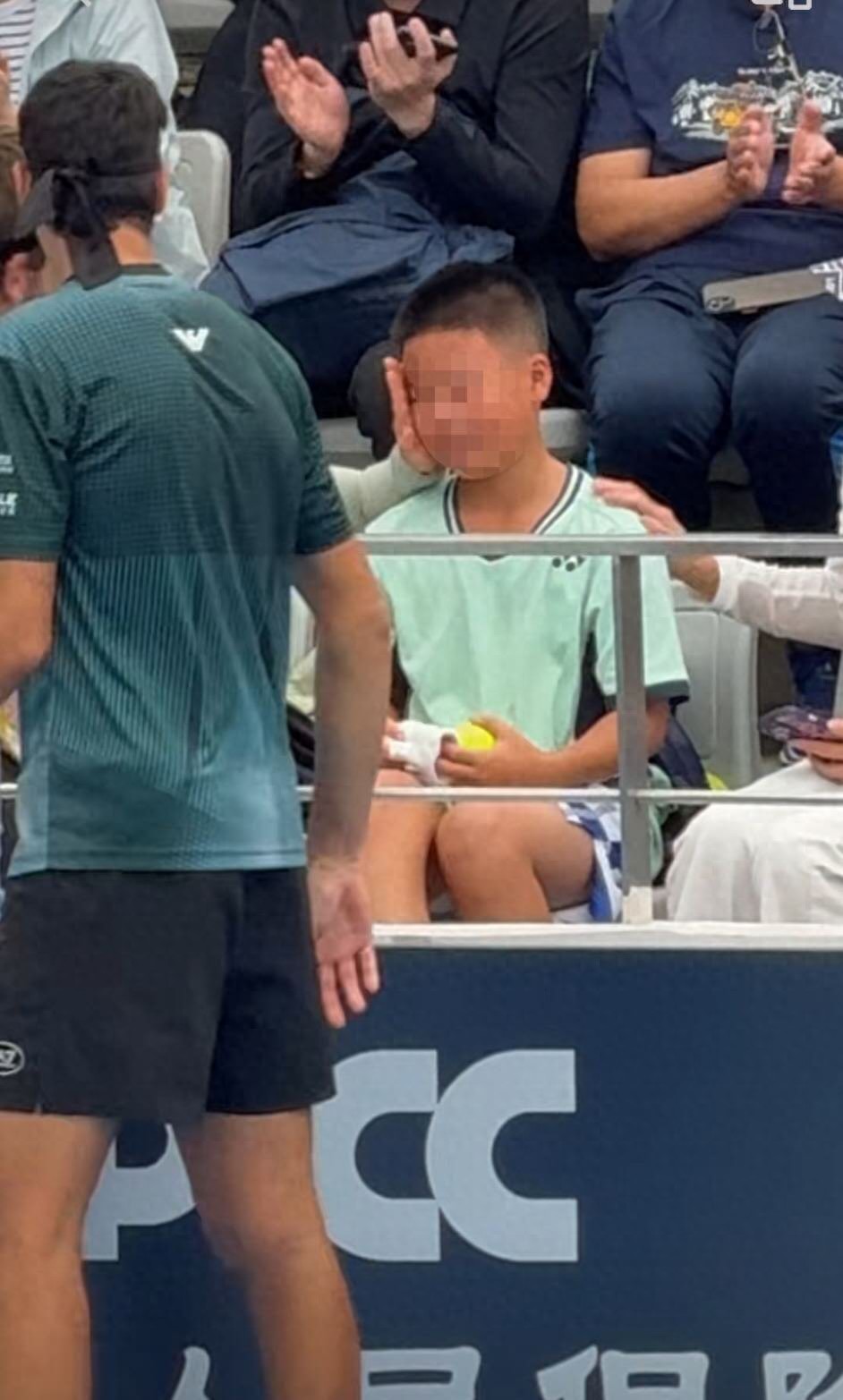 Cecchinato’s care for an injured young fan created a heartwarming moment, with O’Neal praising Chinese fans as the best.