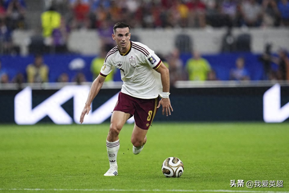 Only one person! A 30-year-old star is on track to win both the Champions League and the World Cup. He has played 49 matches for Spain without a single defeat.
