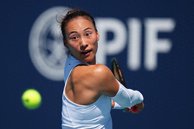 Zheng Qinwen made his debut and passed the third round, and the opponent was confirmed, ushering in two good news and is expected to go straight to the quarterfinals