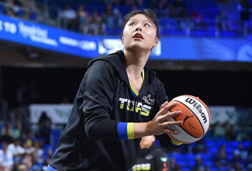Scoring and rebounds both hit zero! Li Yueru returned to the bench with only 2 assists as the Wings fell to the Mystics, suffering a fifth straight loss.