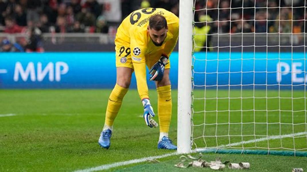 Manchester United has abandoned Donnarumma! Paris Saint-Germain demands €50 million, and buying a locker room bomb with a high salary is illogical.