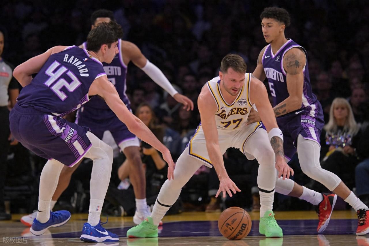 Luka Dončić scores 34 points with 5 rebounds and 7 assists, LeBron James adds 24 points as Lakers dominate Kings to end 3-game losing streak.