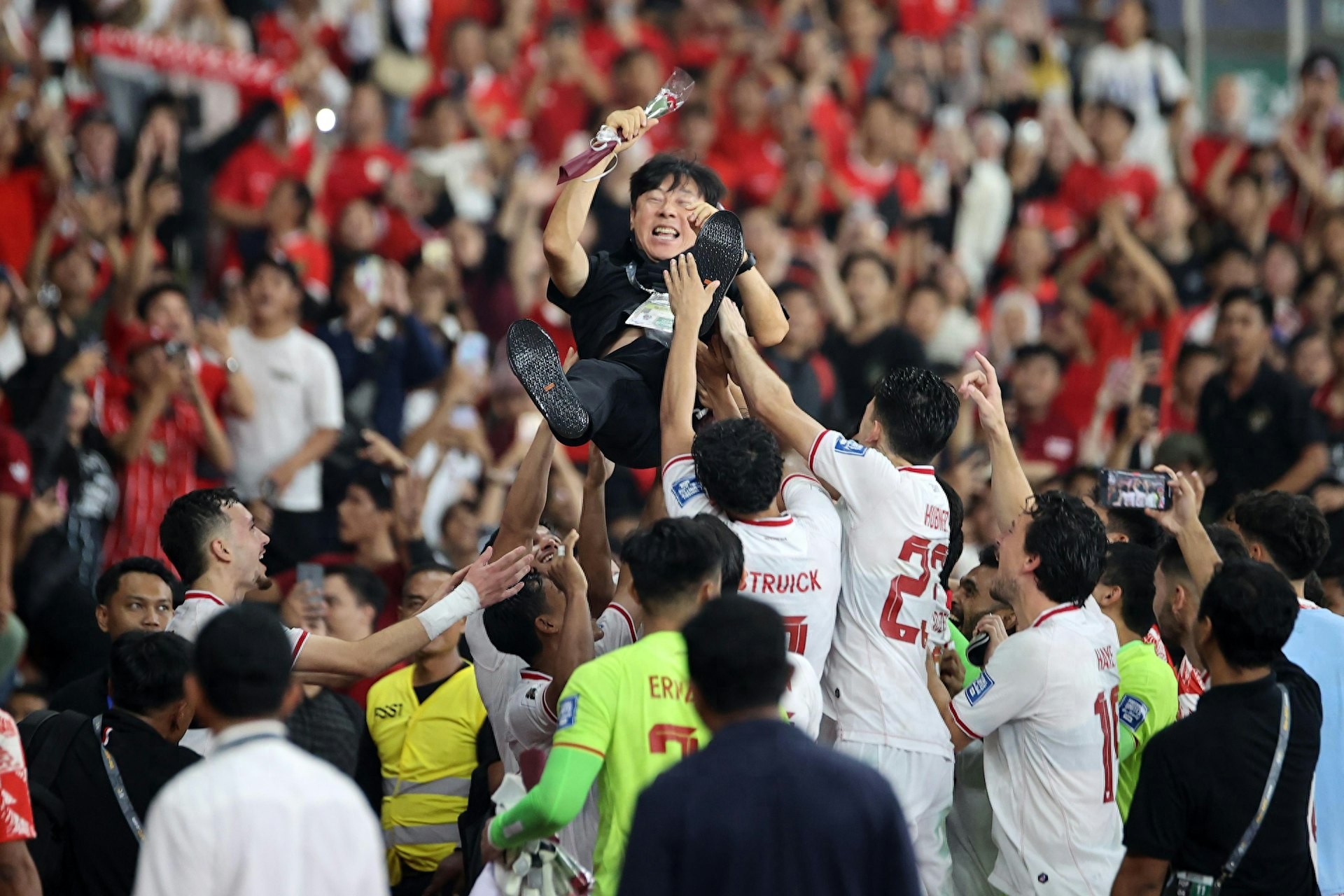 China, South Korea and Indonesia rumored that Shen Tailong would take over the national football team, but he categorically denied the beckoning of the Chinese Football Association