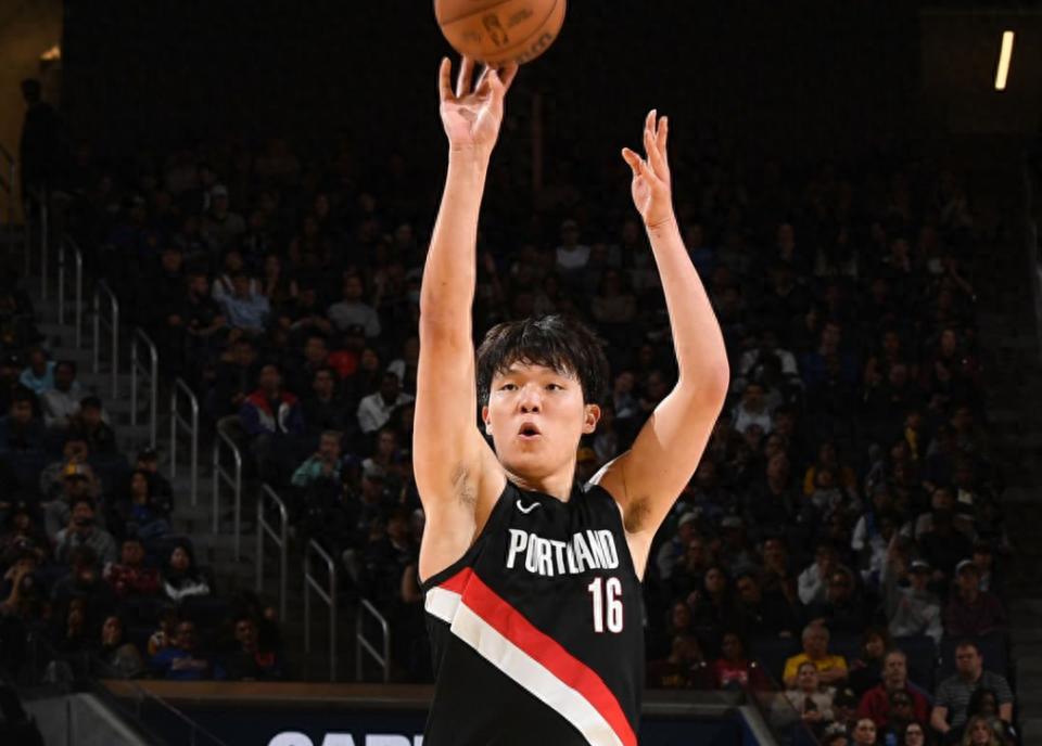 Official team report: Yang Hansen did not exceed expectations for the first time; the team should have run more tactics through him in the fourth quarter