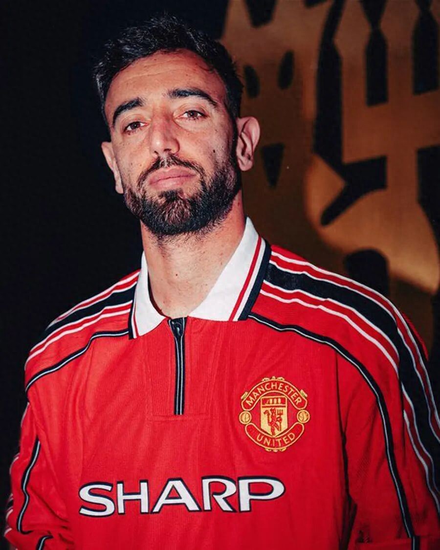 Manchester United aims to retain Bruno Fernandes without increasing his salary! Reducing his burden is key to competing for titles, with one statistic far inferior to Beckham's era.