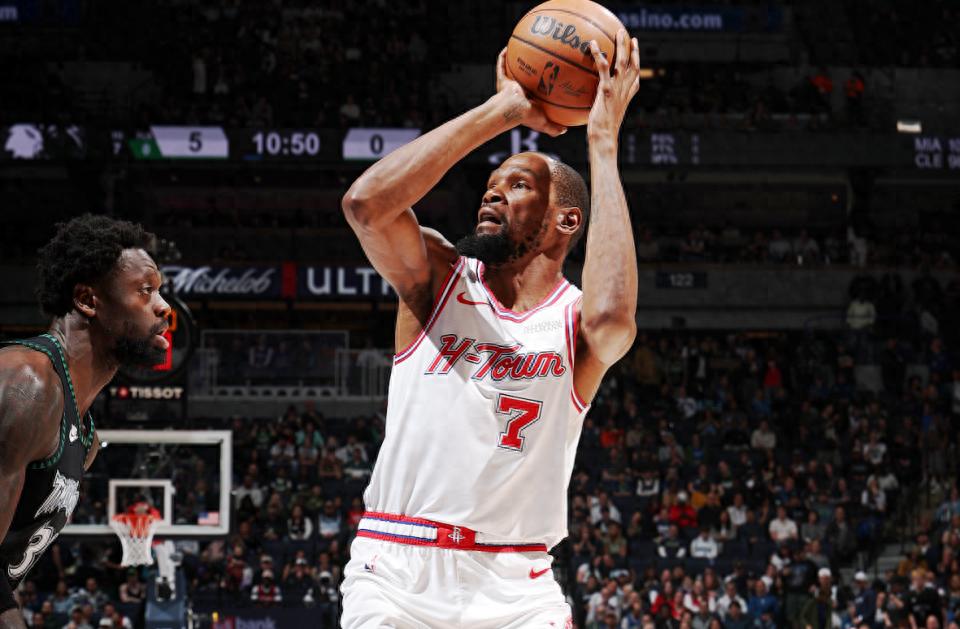 Durant suffers a deep contusion of the right patellar tendon! Participated in half of the training activities; whether he can play in Game 2 will be a game-time decision.