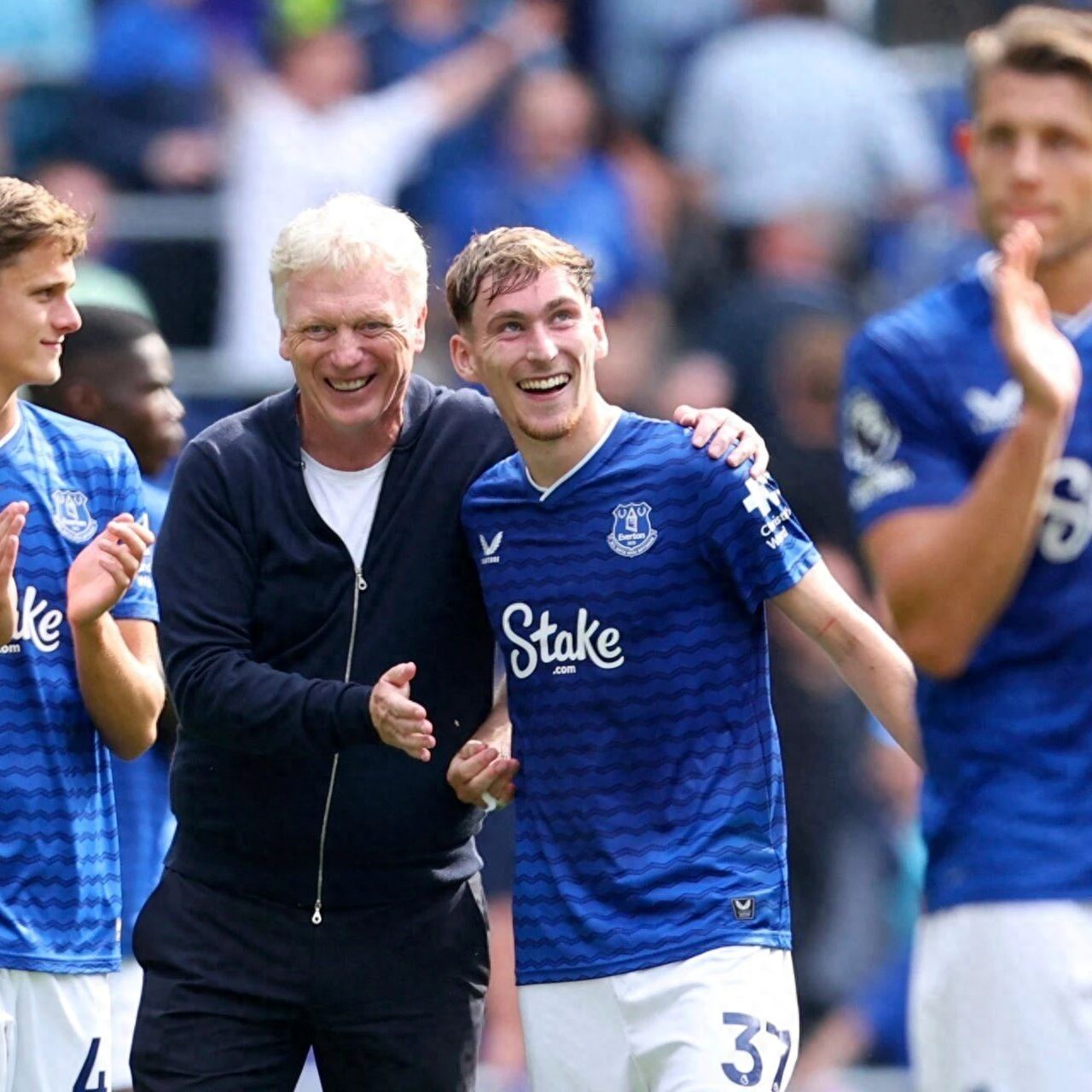 Manchester United is interested in re-signing a former academy graduate, whose contract expires next summer and could join on a free transfer! He was once hailed as Carrick&#39;s successor.