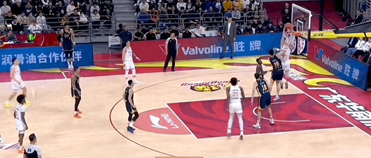 Terrible performance! Guangdong made only 5 of 35 three-pointers, Shanghai crushed Guangdong with a 40-point lead.
