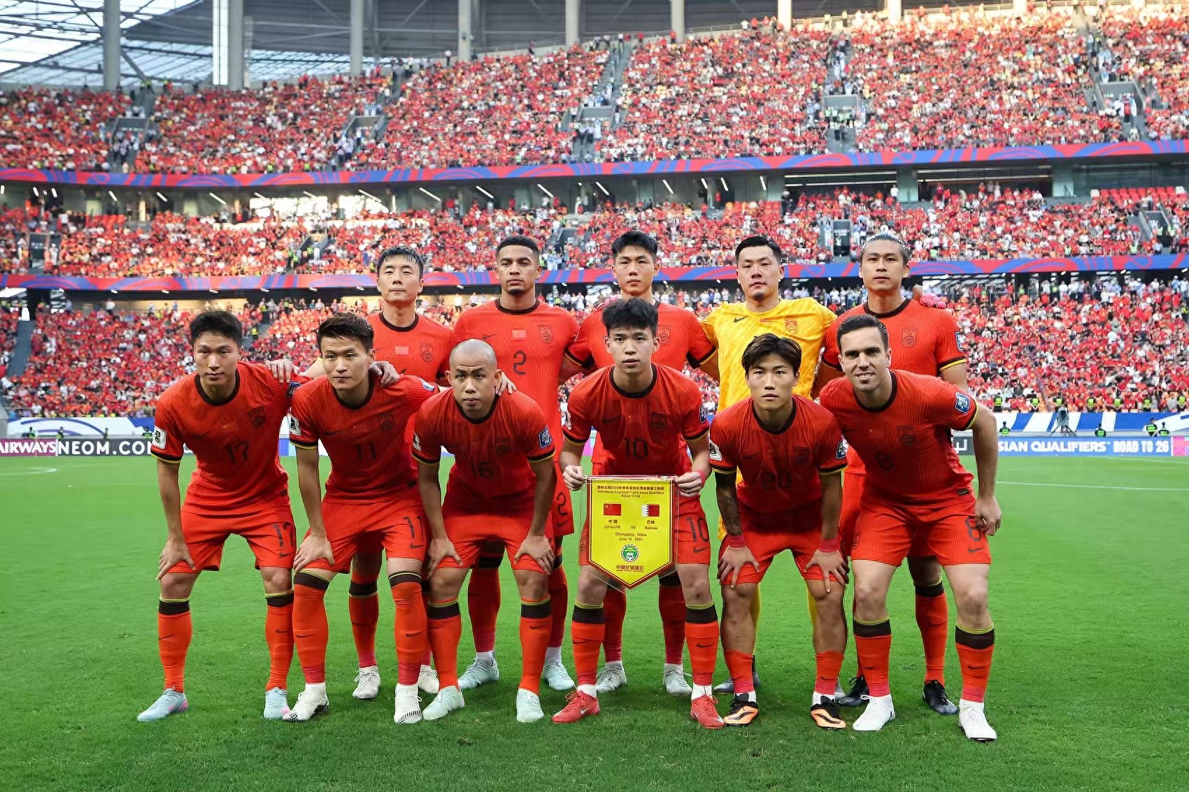 The football association&#39;s lack of competence has drawn criticism, leaving the national team without a coach; the October international match window has become merely a spectacle.