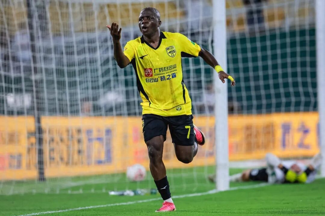 "Double Card" Shines, Guangzhou Leopards Win Tough Battle