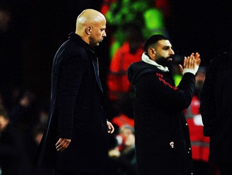 萨拉赫本赛季不会离开球队，在与斯洛特沟通后情况有所改善，将重新进入比赛阵容