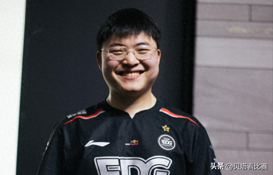 Congratulations Uzi! Become the 2nd Hall of Famer! Breaking news on the Internet: Kai'Sa and VN skins will be launched soon