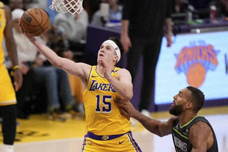 Reaves was bitterly criticized by Lakers fans as a war criminal, and there was a trade noise, will he be traded away?