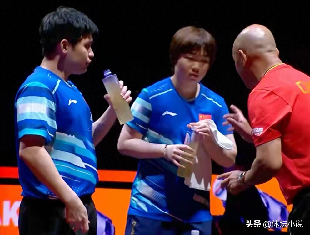 WTT总决赛爆出大冷门！世界排名第一的组合遭遇惨败，林诗栋/蒯曼以1-3不敌韩国组合