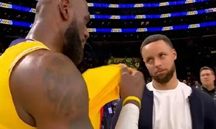 Official debut! Scored 10 points on 7 shots! Another brilliant trade by the Lakers