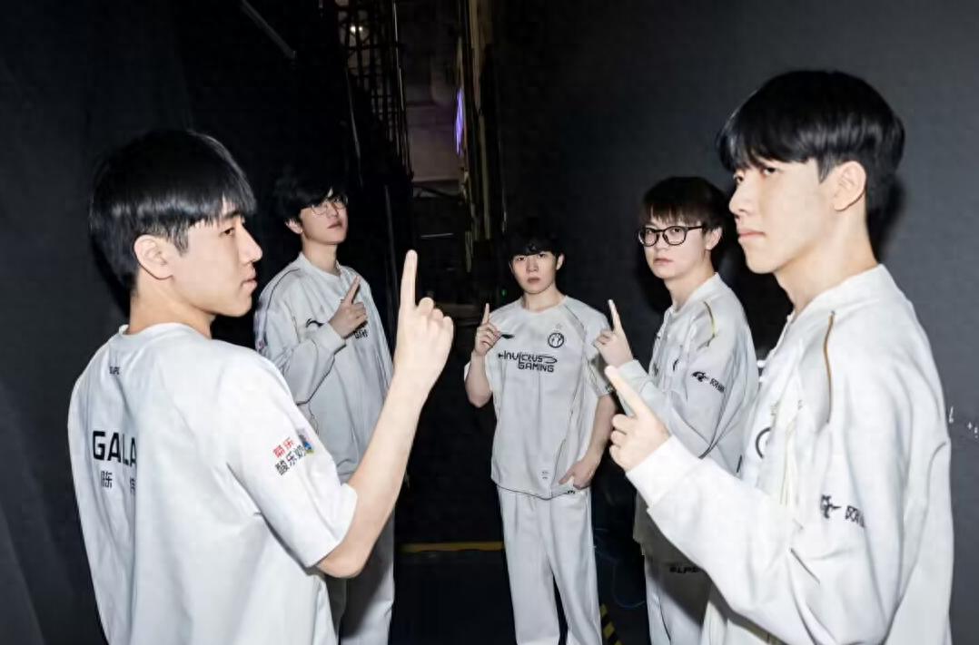 The world champion ushered in a backlash! The contradictions within the team have completely broken out, and the all-god class is expected to advance to the knockout round