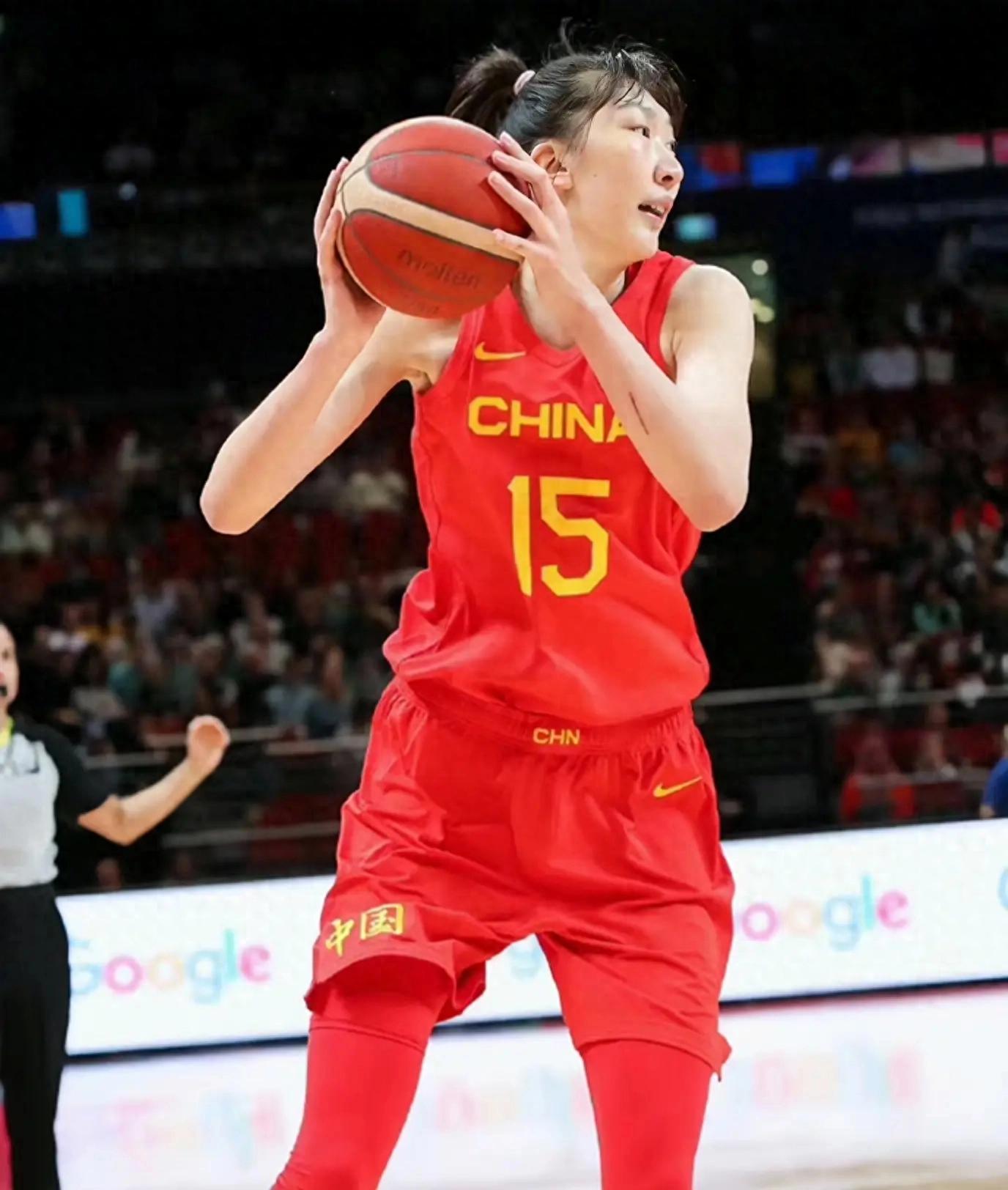 Finishing with 4 wins and 1 loss in the World Cup qualifiers! Han Xu scores 22+8, Wang Siyu adds 17 points, Chinese women's basketball team defeats Brazil.