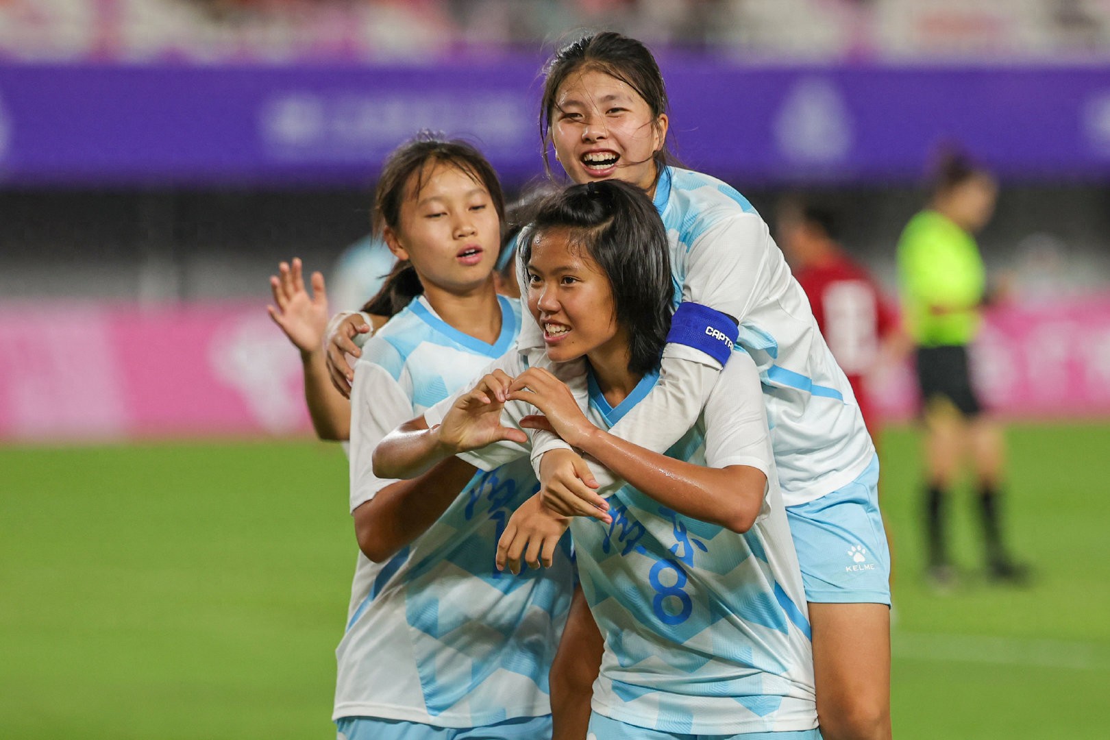 At the end of the women's U16 group stage of the 15th National Games, the top three in Guangdong, Shanghai and Jiangsu ranked first in the group and advanced to the top 8