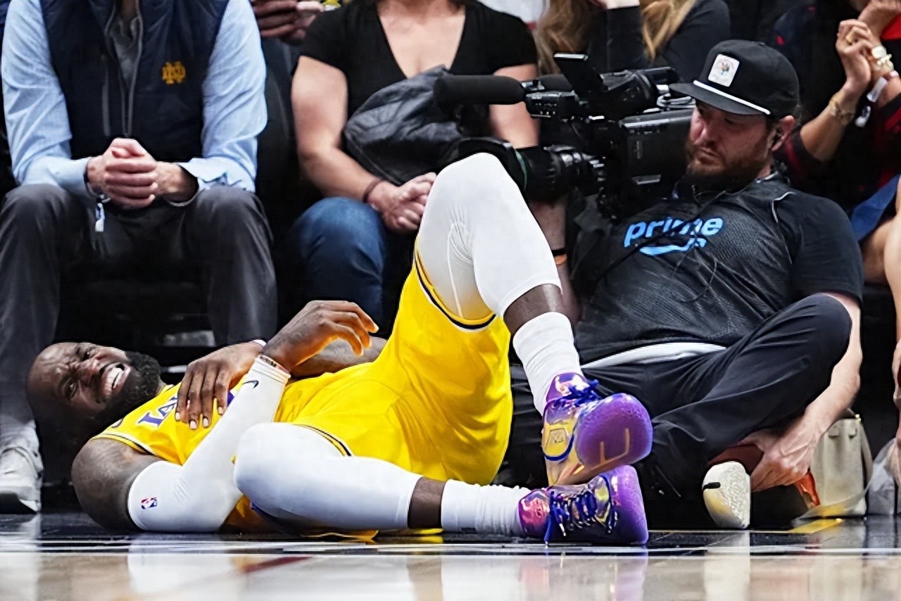 Left elbow contusion + left foot arthritis! LeBron misses today's game against Pacers, three Lakers players unavailable.