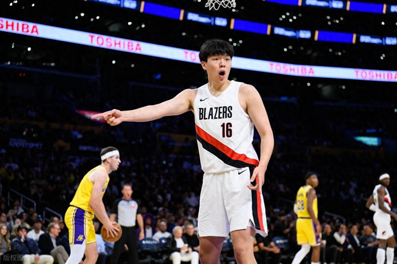 Yang Hansen scored 1 point and grabbed 1 rebound with 0-for-3 shooting from the field; Reeves scored 41 points in back-to-back games as the Lakers fell to the Trail Blazers.