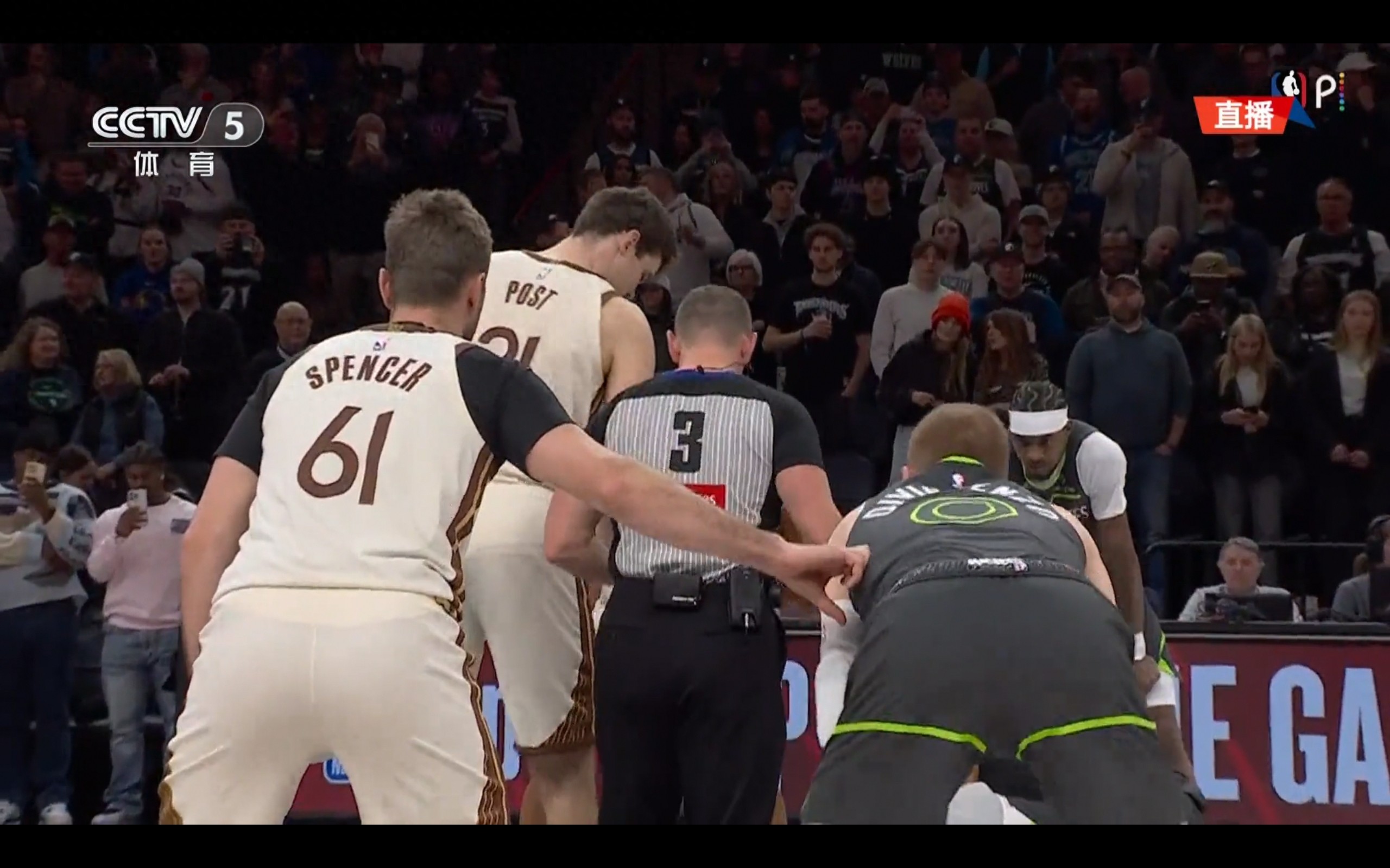 The NBA game between the Warriors and the Timberwolves is currently live.