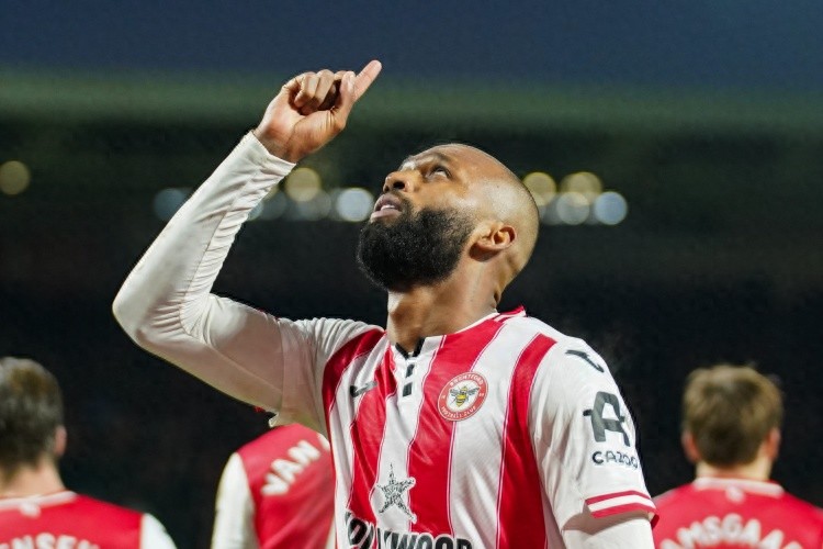 Bee undergoes overhaul! Sold Visa for €57.7 million with 1 goal in 11 games, signed Igor for €33 million scoring 17 goals in 28 matches.