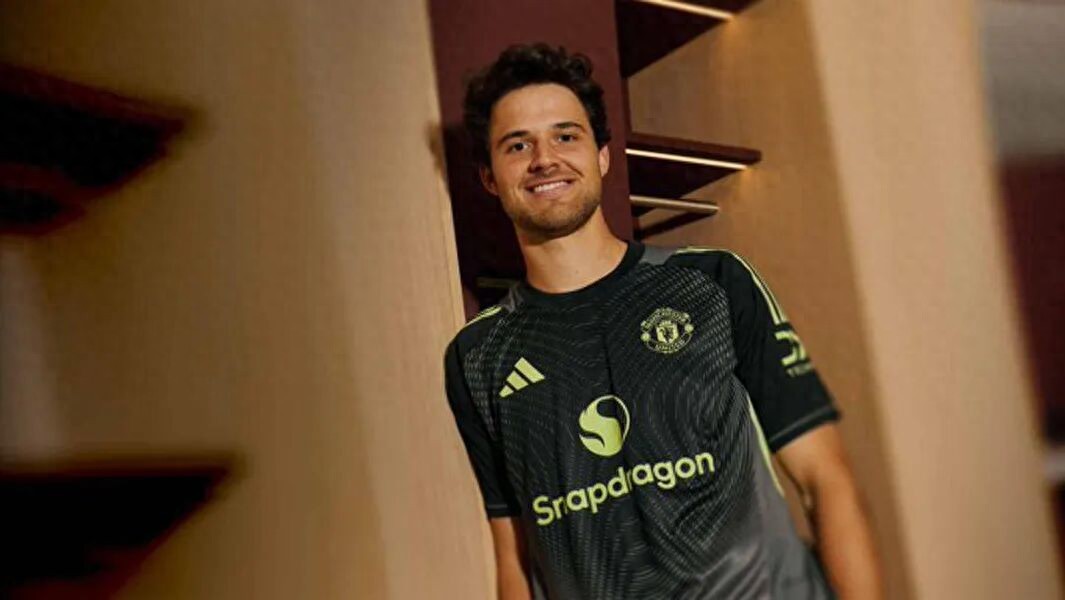 Manchester United officially announces the signing of new goalkeeper Lamens for €21 million, who will wear the number 91 jersey! The reason for choosing him over Martinez revealed.