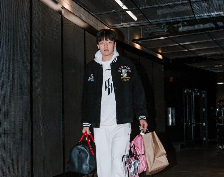 Sent off again! Yang Hansen records 3 points, 1 assist, and 1 steal as Kyle watches Jazz narrowly defeat Trail Blazers
