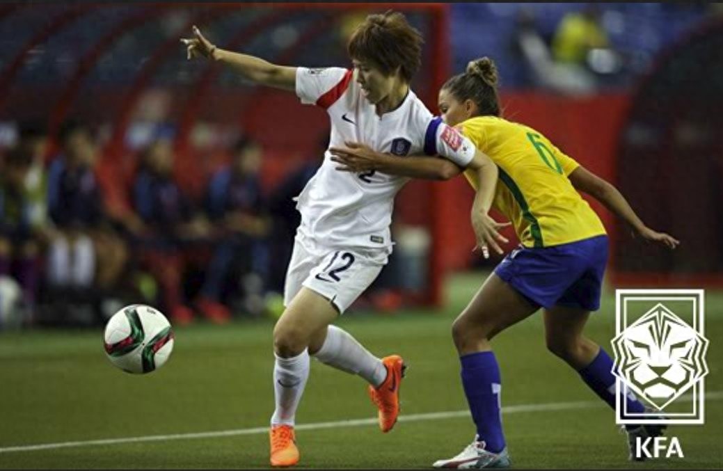 The Korean Football Association will hold a retirement ceremony for two of the national women's football team at the end of May