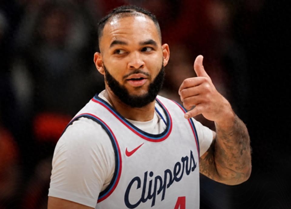 The 76ers and the Clippers have reached a trade agreement! They send Johnny Brumm plus a second-round pick for $1 million in cash, clearing cap space to sign Pope.