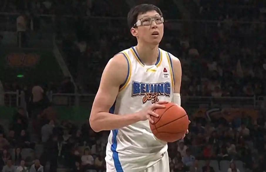Unbelievable! Zhou Qi missed 14 consecutive free throws—what's going on with him?