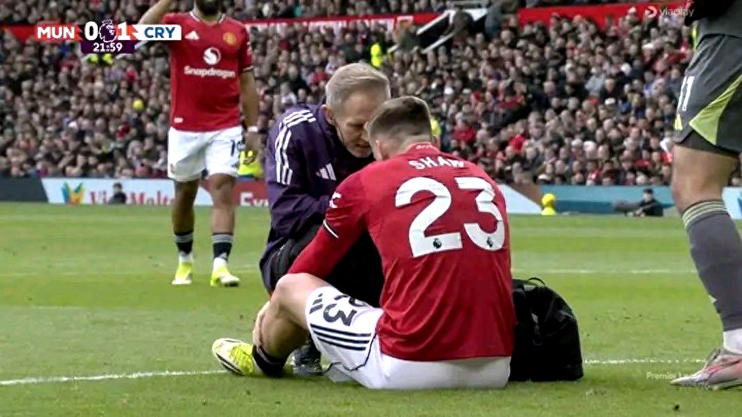 Manchester United wins but key player suffers suspected serious injury, Maguire also substituted due to injury! Carrick claims both were just feeling unwell.