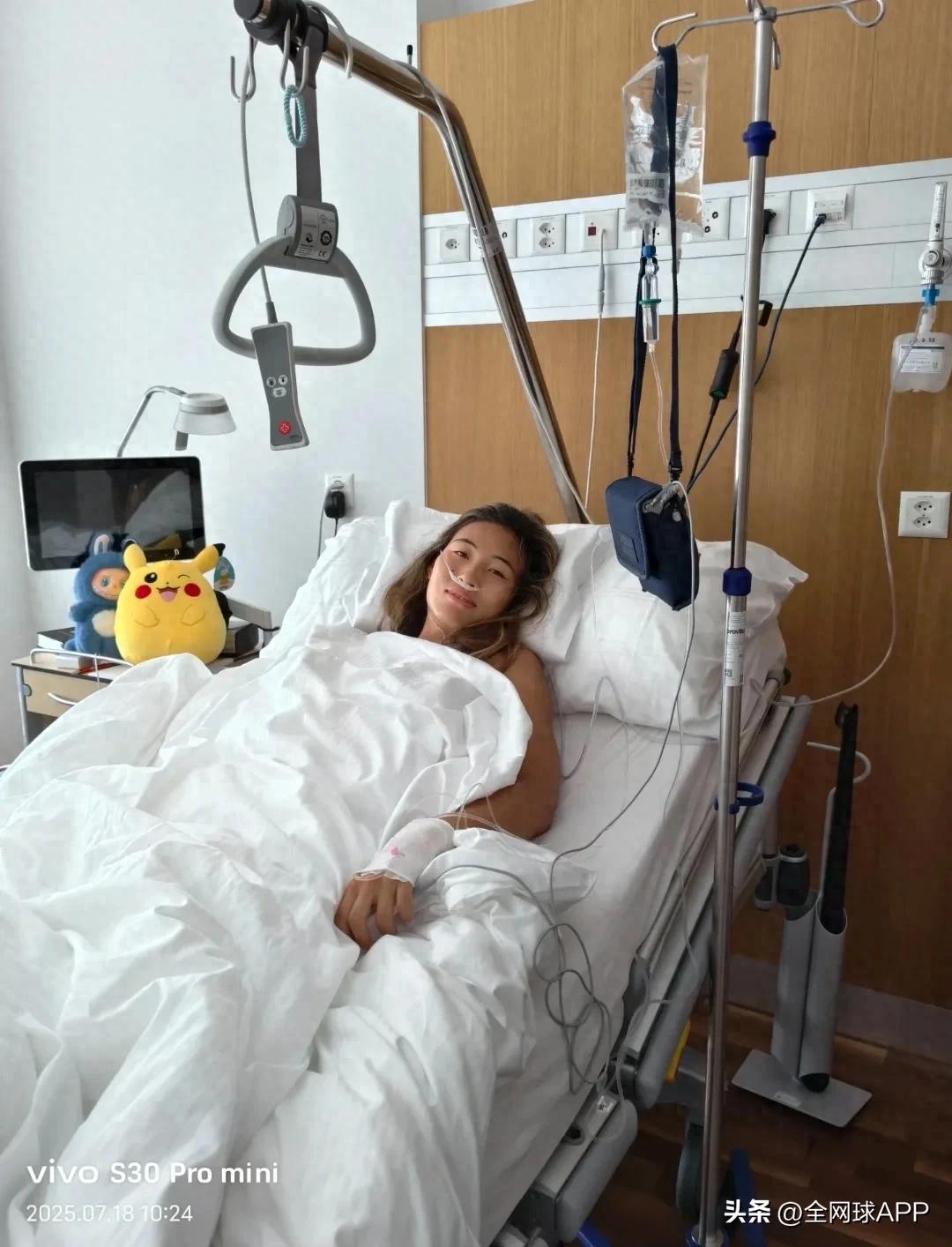 Zheng Qinwen undergoes right elbow surgery: hitting the pause button for a better comeback.