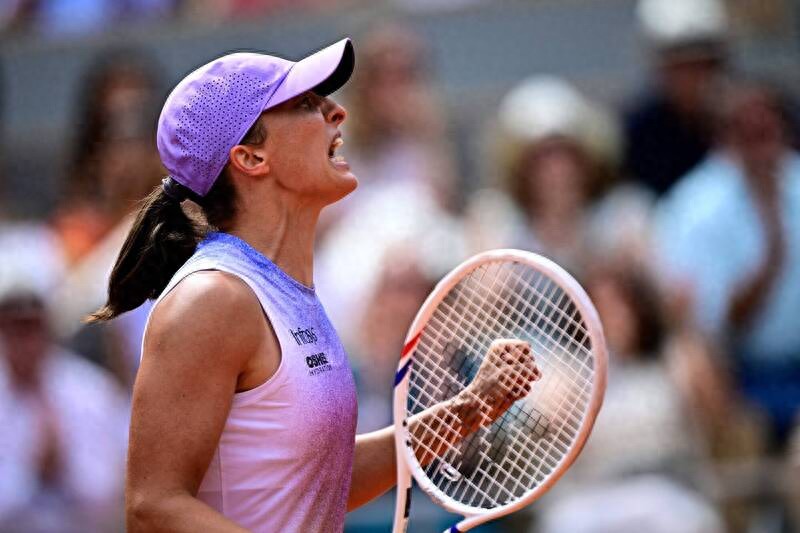 Swiatek reached the quarterfinals of the 2025 French Open women's singles, extending her record of 25 consecutive victories in the clay Grand Slam