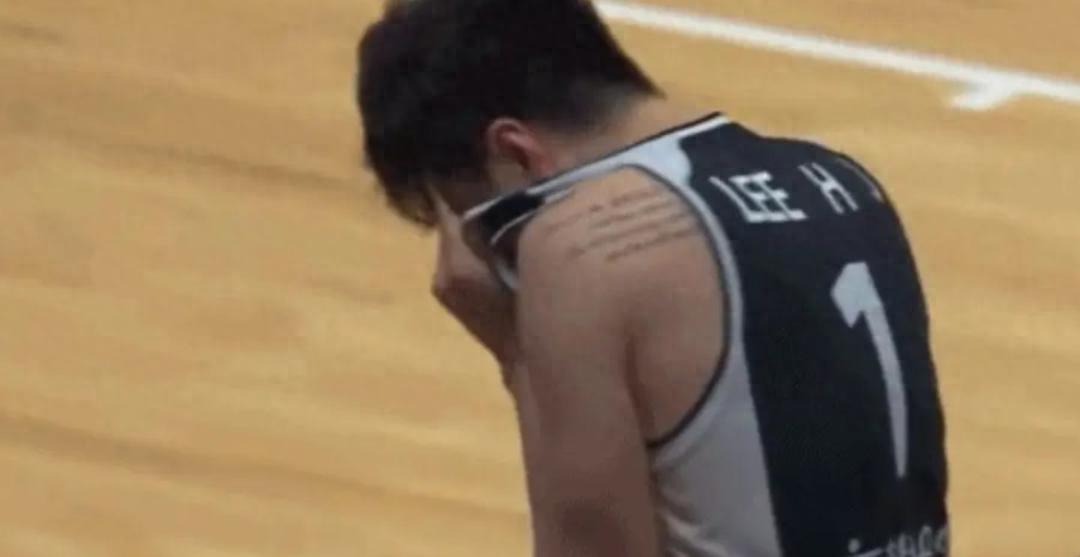 The main player of the South Korean basketball team was brought to tears! After a 10-year wait, congratulations to the Chinese basketball team for making a comeback to the Asian Cup semifinals!