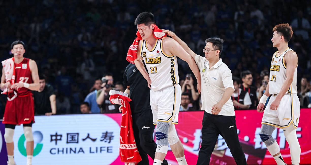 The first championship in team history! Brown scored 41 points and won FMVP, Hu Jinqiu was injured and cut 17 points, Zhou Qi 31+10, Guangsha 4-2 Beijing