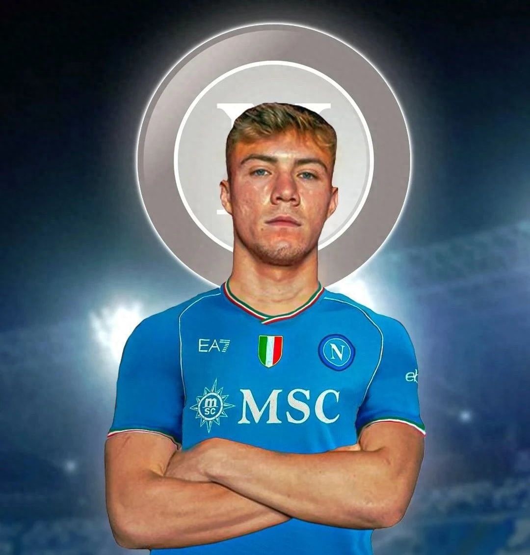 Manchester United is finalizing the sale of Hojlund for £40 million, with negotiations entering the last stage! Napoli has increased the offer by 50%, and he may debut this Sunday.