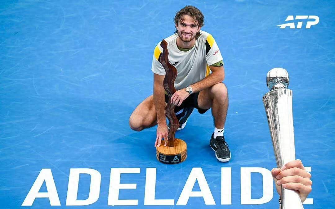 Federer teams up with the Big Three to kick off the Australian Open; who could be the dark horse in the men's singles?