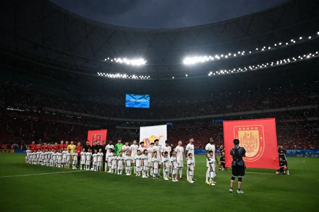 The Chengdu-Chongqing derby in the Chinese Super League ended in a draw, valuing harmony over victory.