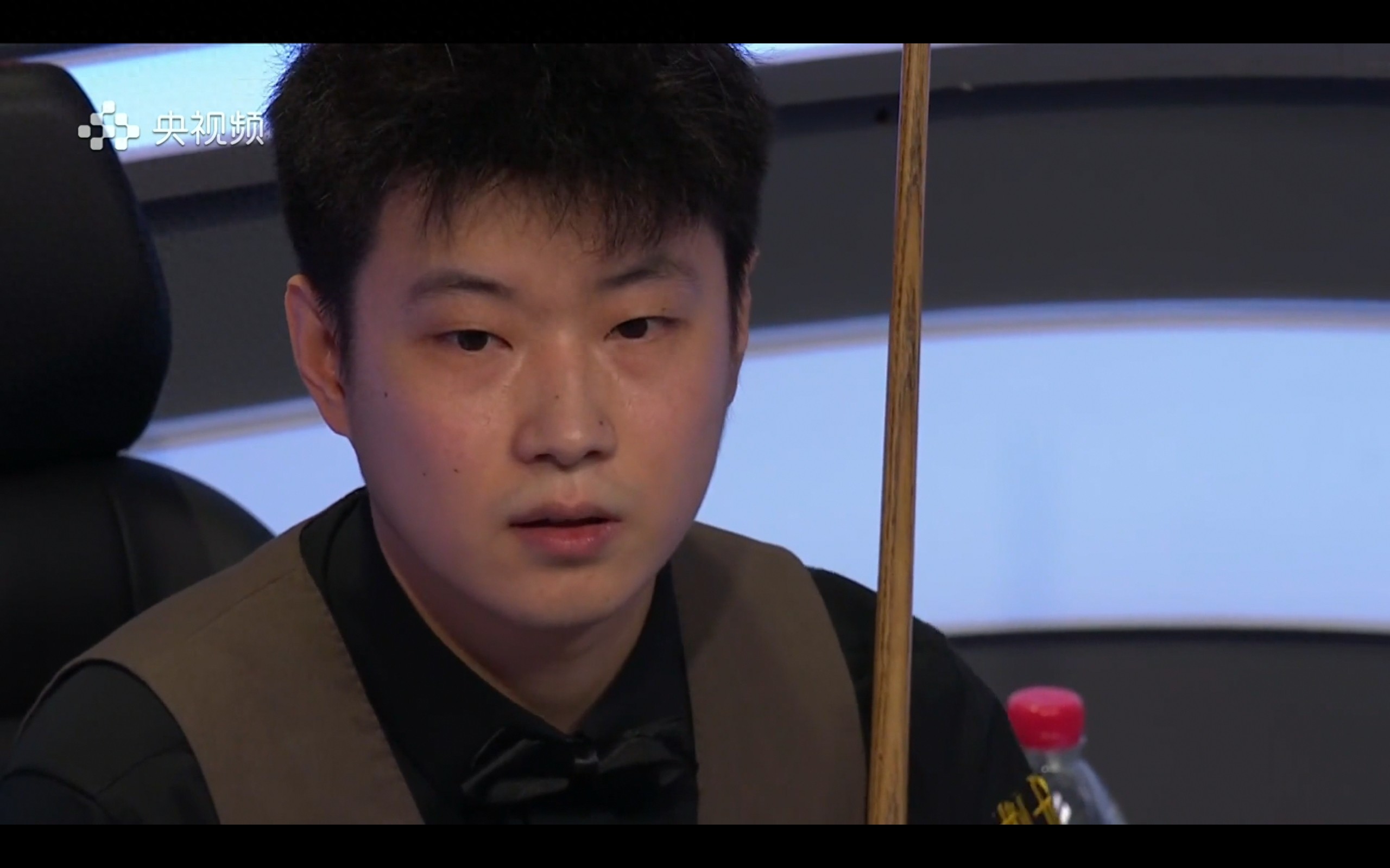 Latest update from the Snooker UK Championship: 2 wins, 2 losses, and 1 pending; Ding Junhui and Zhao Xintong secured victories, Zhang Anda is currently playing.