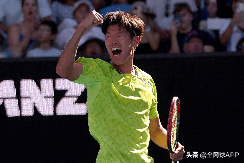 From Hubei to Melbourne: Chinese-American Rising Star Michael Zheng Defeats Korda, Securing His First Grand Slam Main Draw Victory