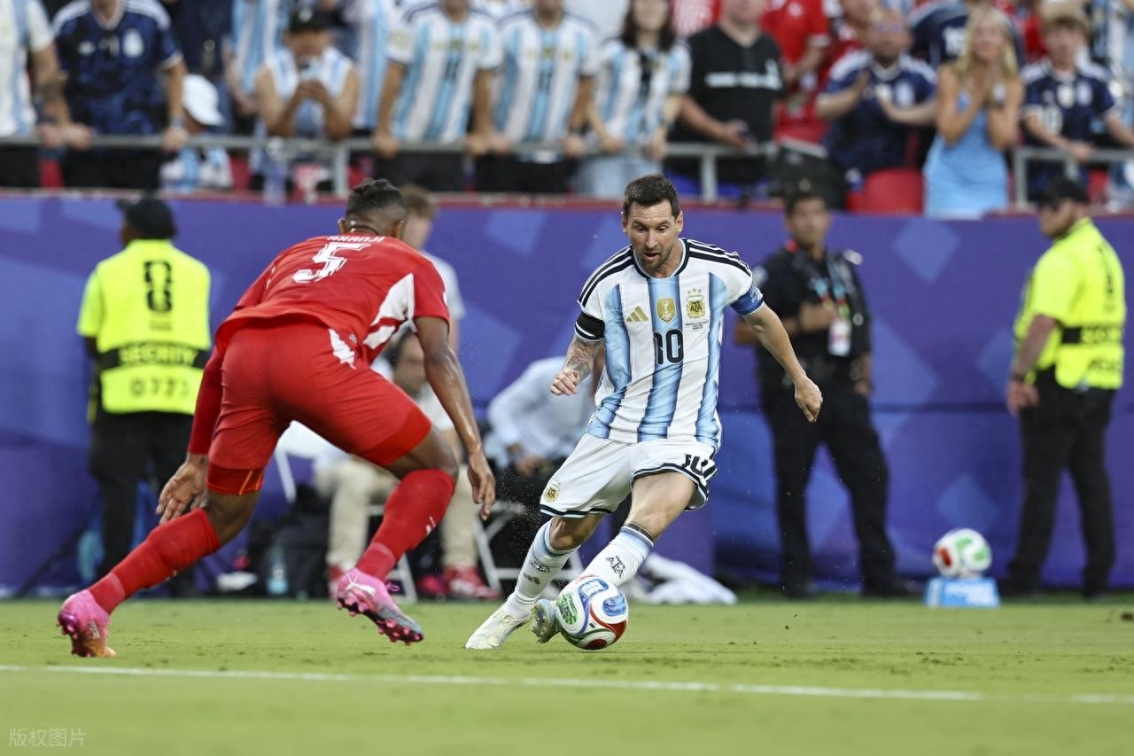 Not just Messi! "Spider" scores a stunning long-range goal in extra time as Argentina beats 10-man Switzerland 3-1 to reach the semifinals