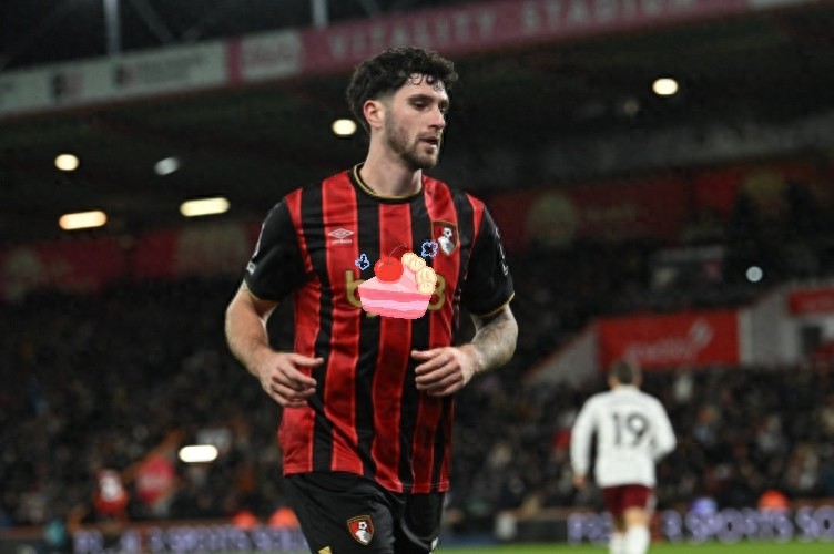 Tottenham reach agreement for free transfer of Argentine left-footed center-back, contingent on Premier League survival