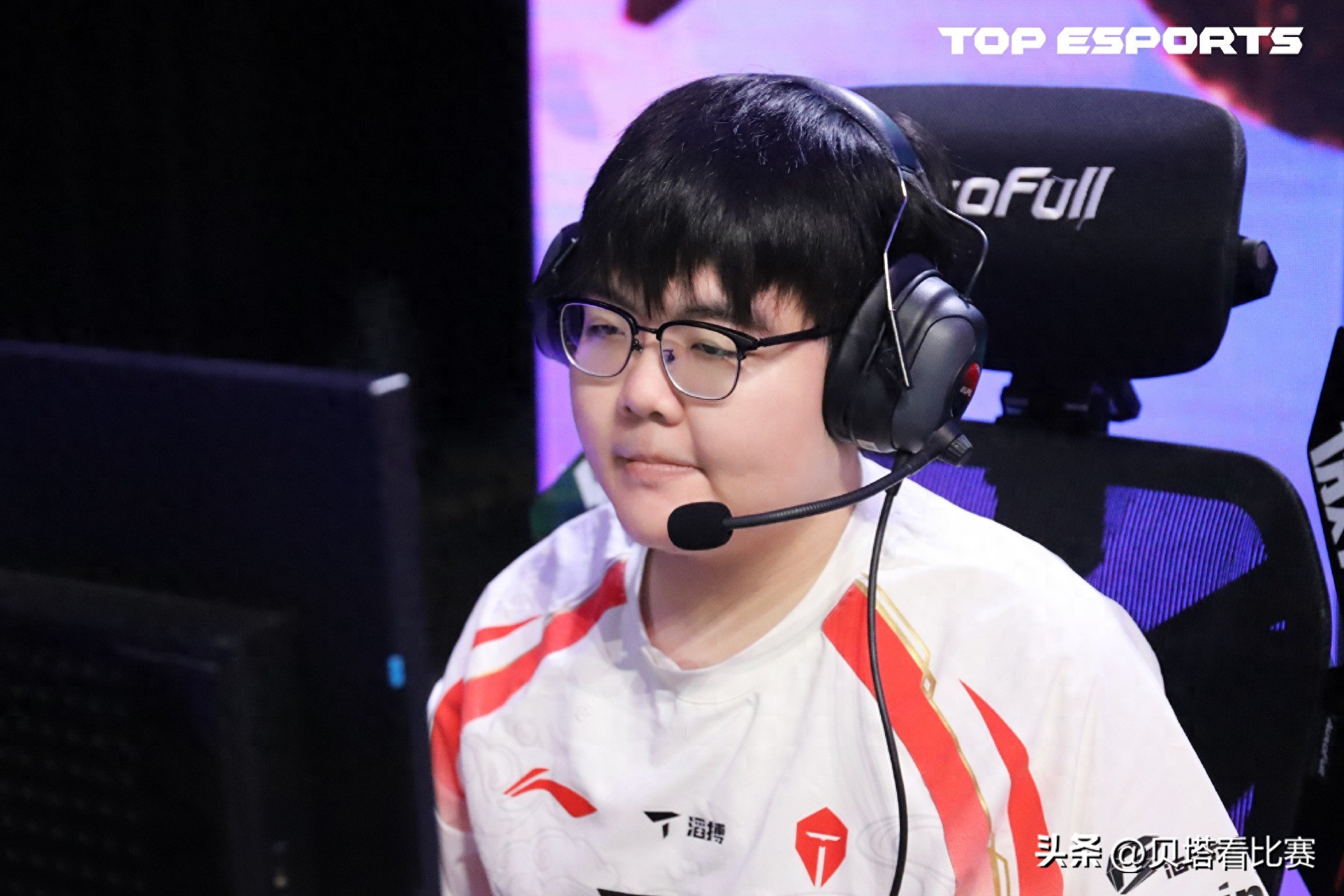 Overseas fans are buzzing about TES eliminating BLG: predicting TES will knock out AL, then lose 0-3 to an LCK team.